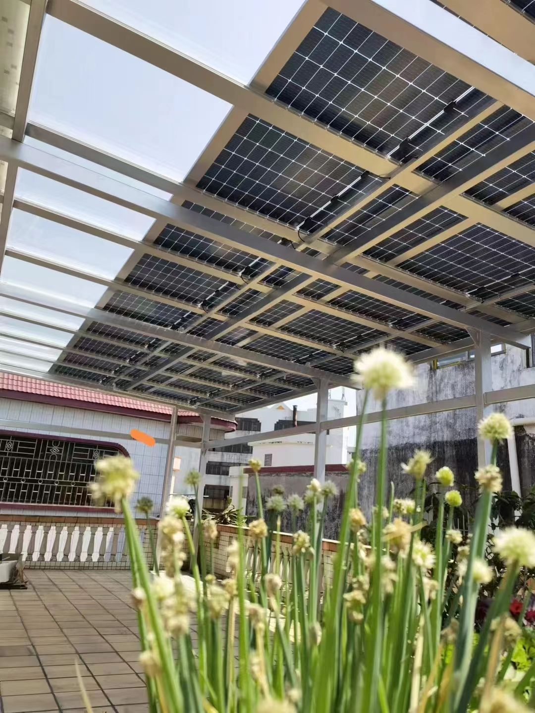 红河别墅家用屋顶太阳能发电系统安装